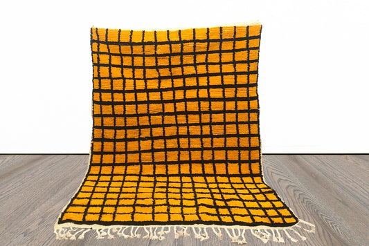 Tapis à carreaux noir et orange, tapis marocain berbère en laine douce à carreaux