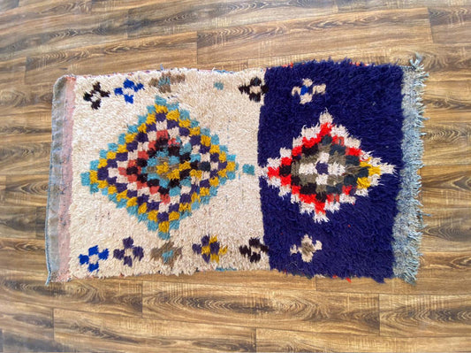 Tapis berbère vintage marocain unique de petite taille 3x5 pieds.