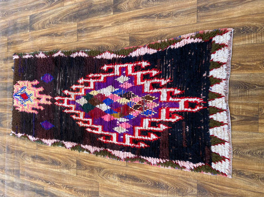 Tapis marocain noir vintage 3x7 pieds.