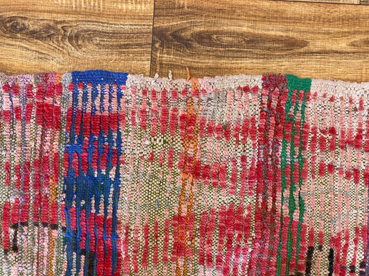 Tapis marocain vintage usé de 3 x 6 pieds.