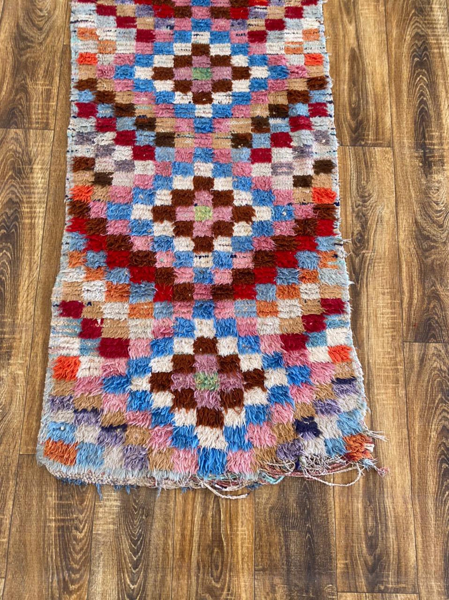 Tapis de couloir marocain vintage 2x8 pieds, tapis de couloir berbère Azilal tissé.