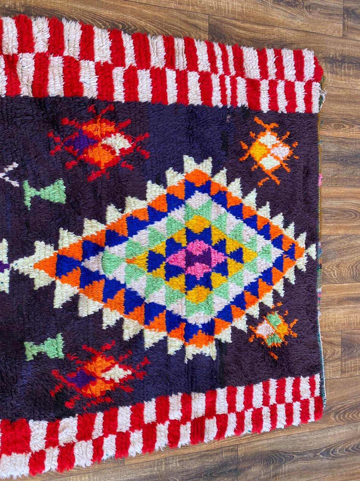 4x6 ft Moroccan vintage berber area rug .