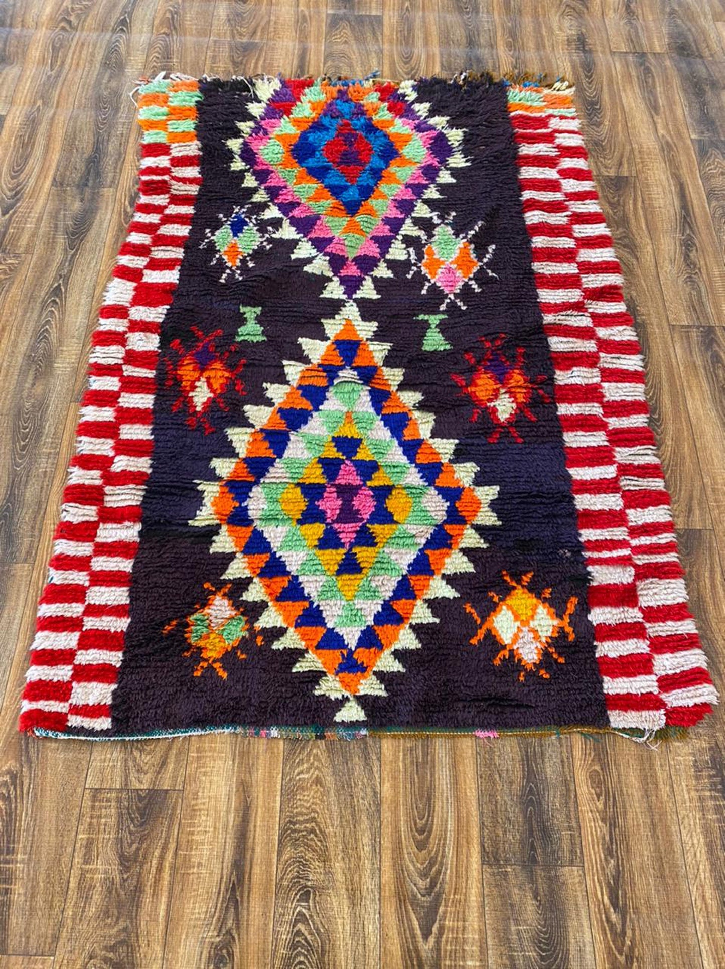 4x6 ft Moroccan vintage berber area rug .