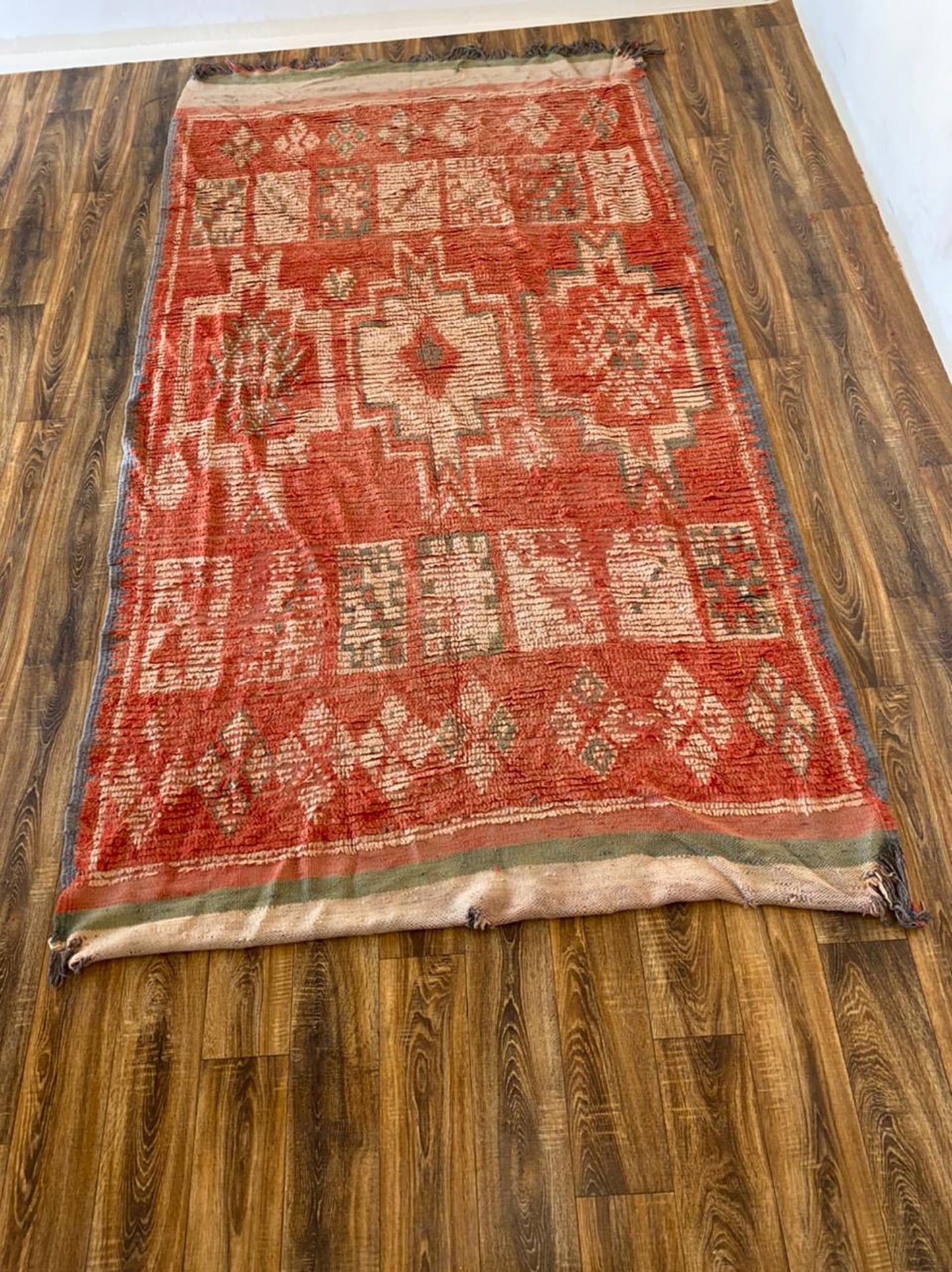 6x10 ft large Berber Moroccan rug.
