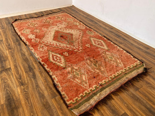 Moroccan vintage Berber rug 6x10 ft.