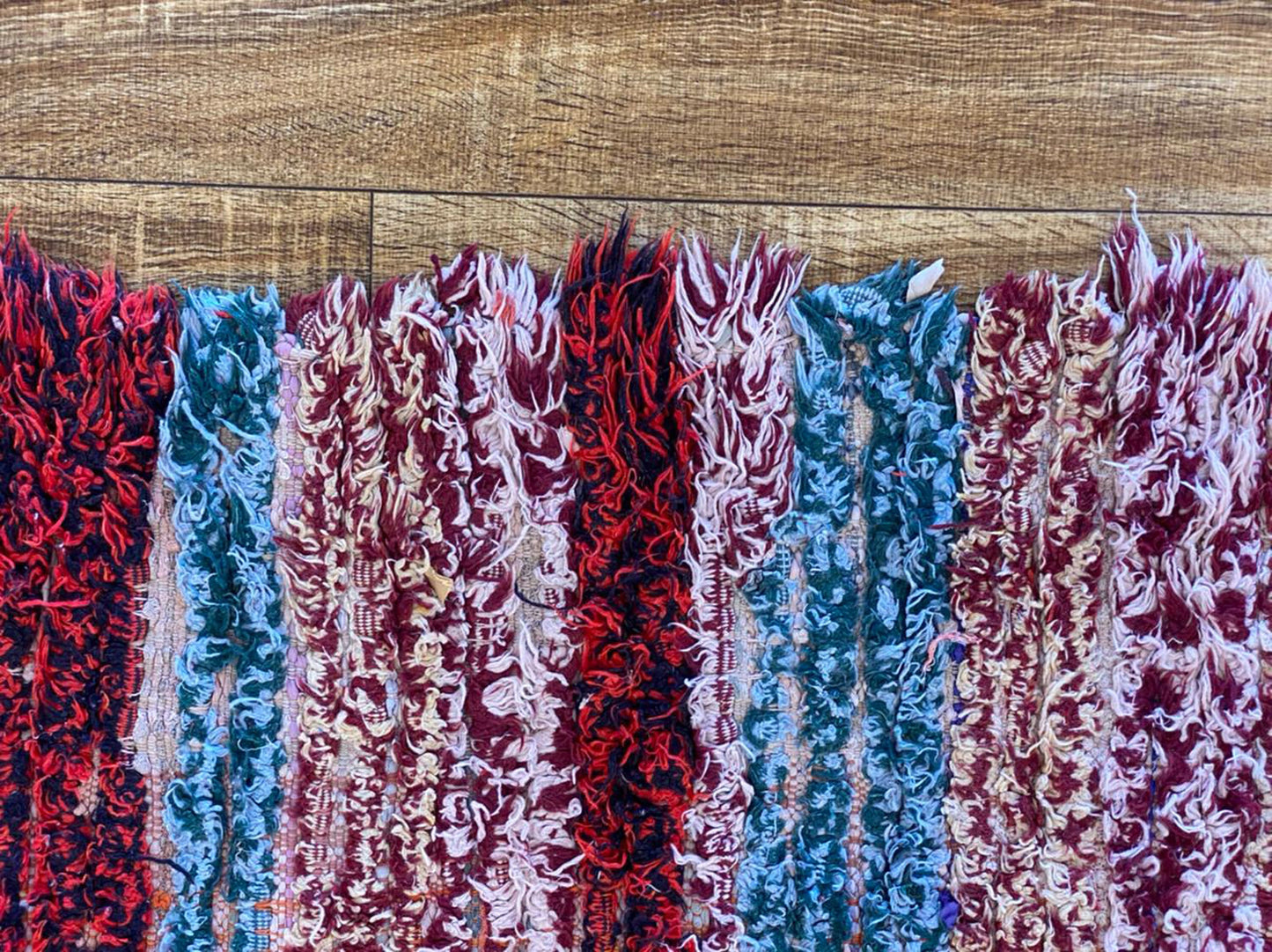 Tapis marocain berbère rayé coloré de grande taille 4x9.