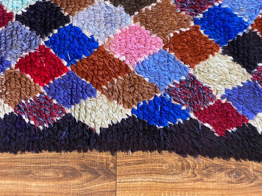 Tapis marocain vintage coloré 3x6 pieds.