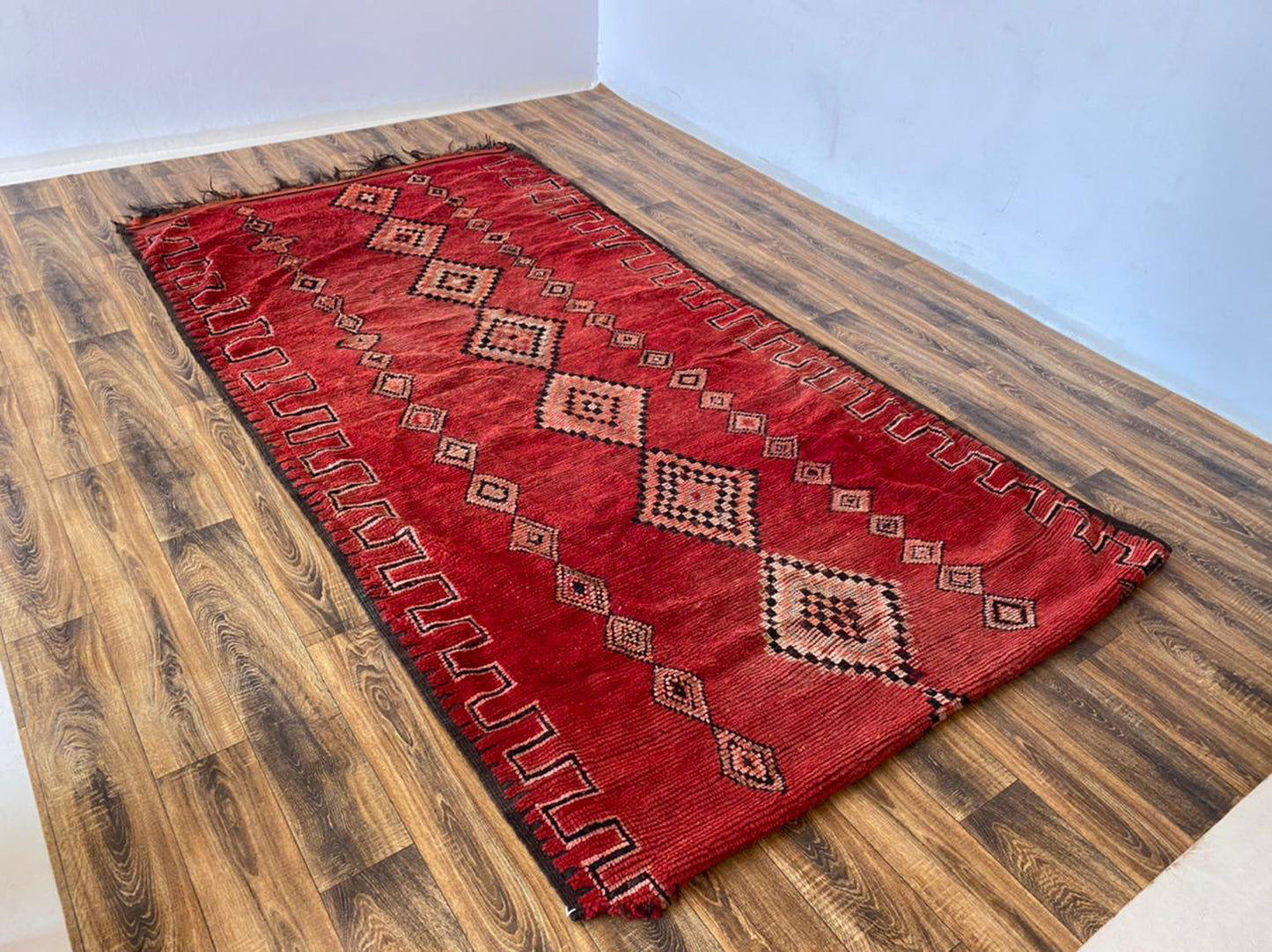 Grand tapis marocain vintage 5x10 pieds.