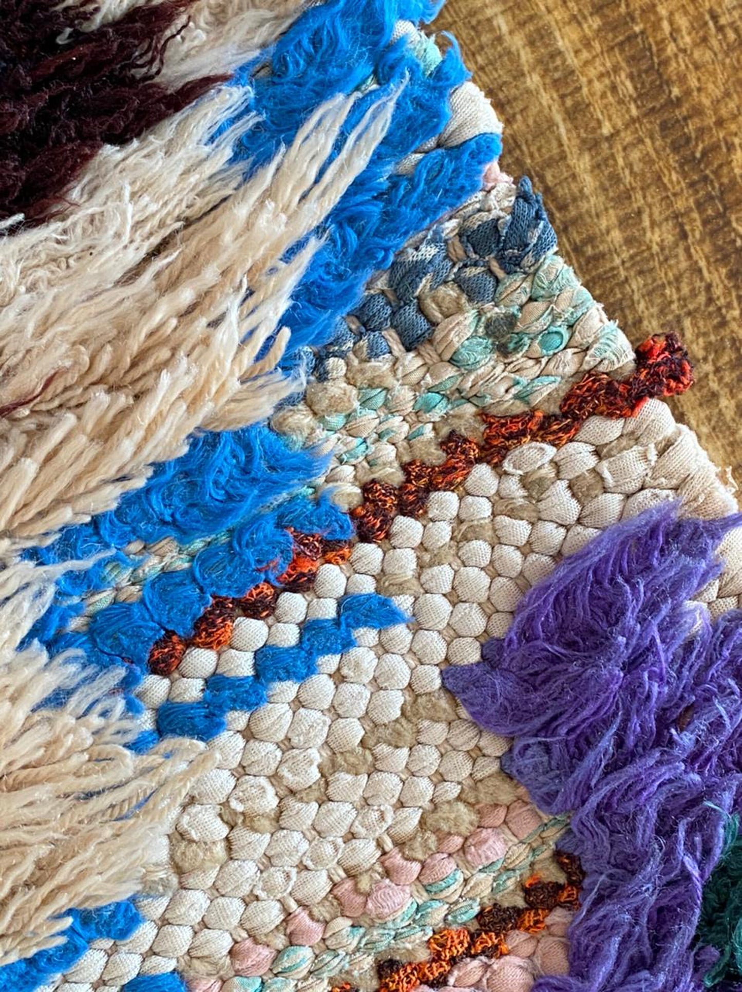 Tapis marocain long et étroit de 2 x 10 pieds.