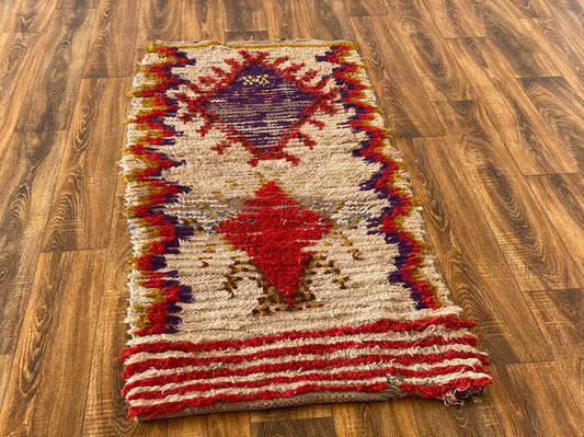 Tapis berbère marocain vintage 2 x 6 pieds.