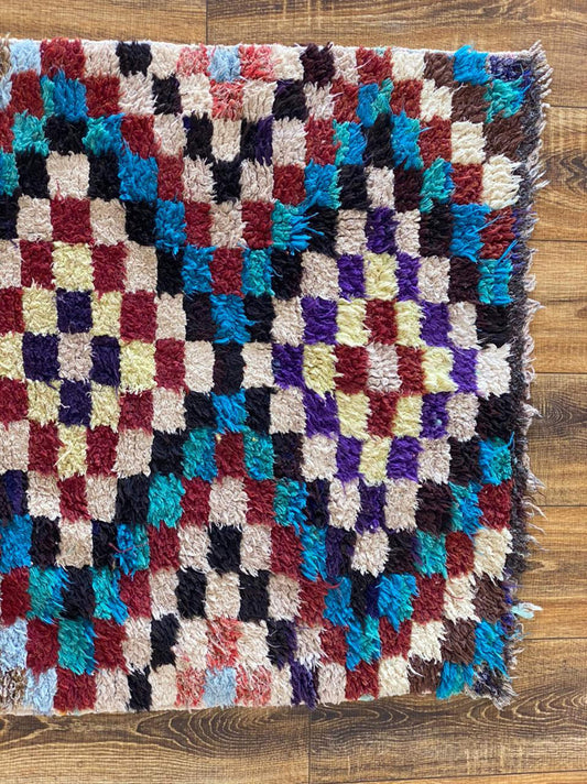 Tapis marocain vintage coloré 2x6 pieds.