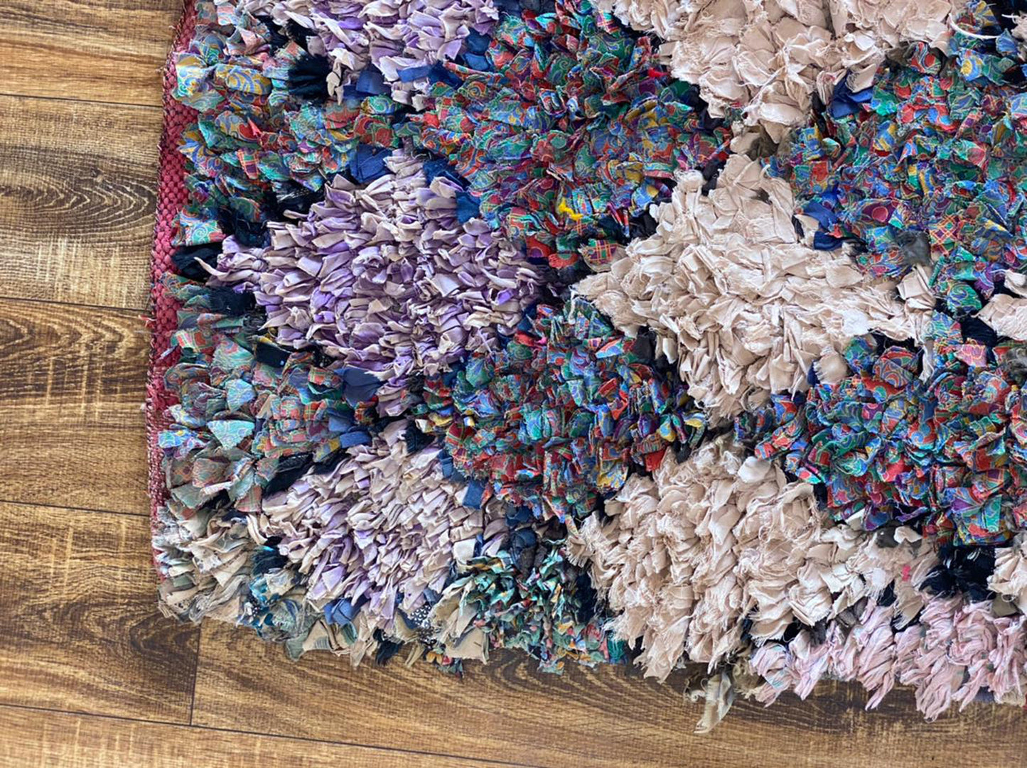 Tapis marocain vintage Boucherouite 4x5 pieds.