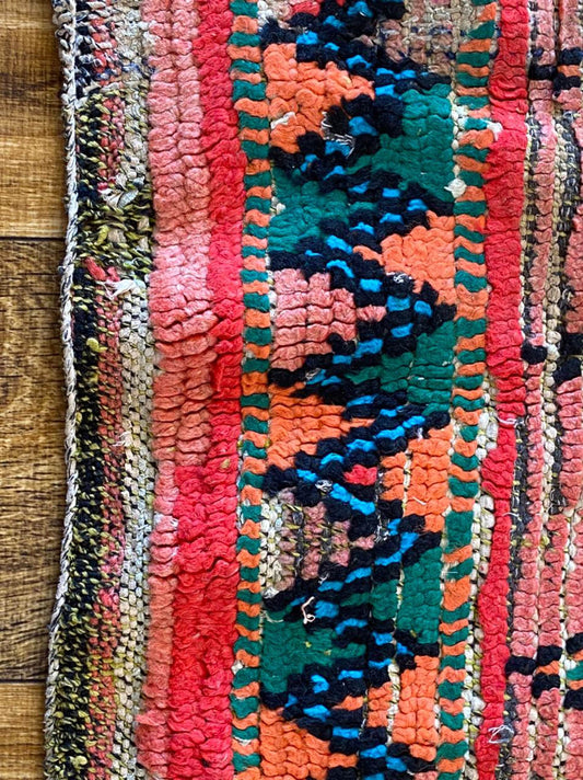 Tapis marocain vintage usé de 3 x 6 pieds.