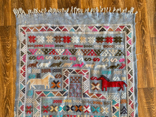 Tapis kilim marocain coloré de petite taille 3x5 pieds.