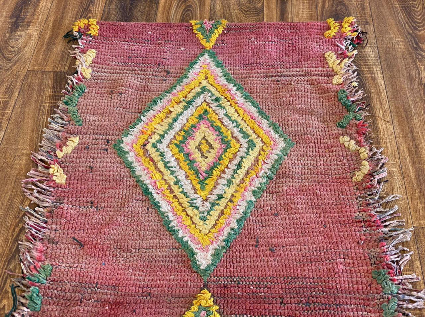 Tapis marocain vintage 3x7 pieds.