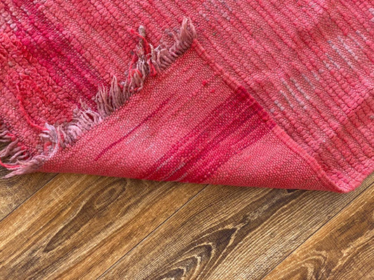 Tapis marocain de petite taille 2x5 pieds.