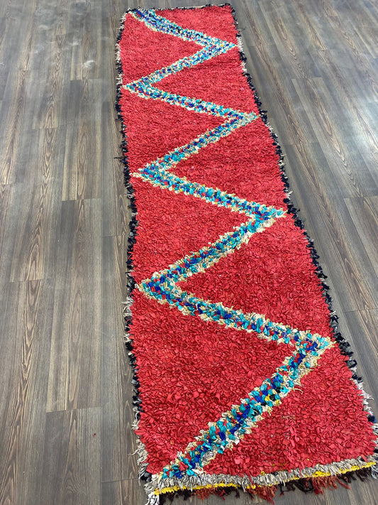 Tapis berbère marocain vintage 3x10 pieds, tapis étroit, tapis rayé rouge Boucherouite coloré.