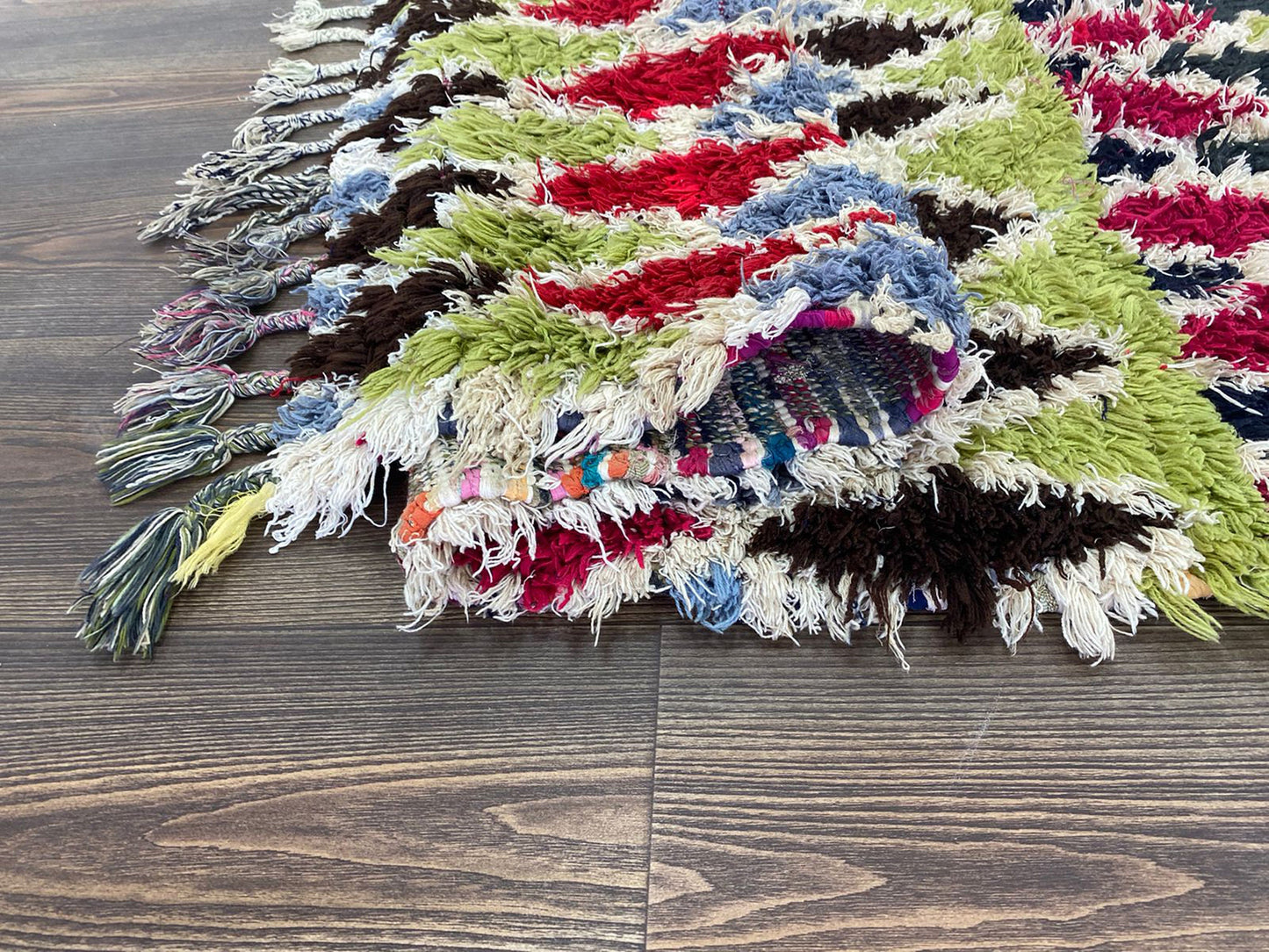 3x9 Yarns narrow runner Rug, Berber Yarns runner, vintage woven runner Rug.