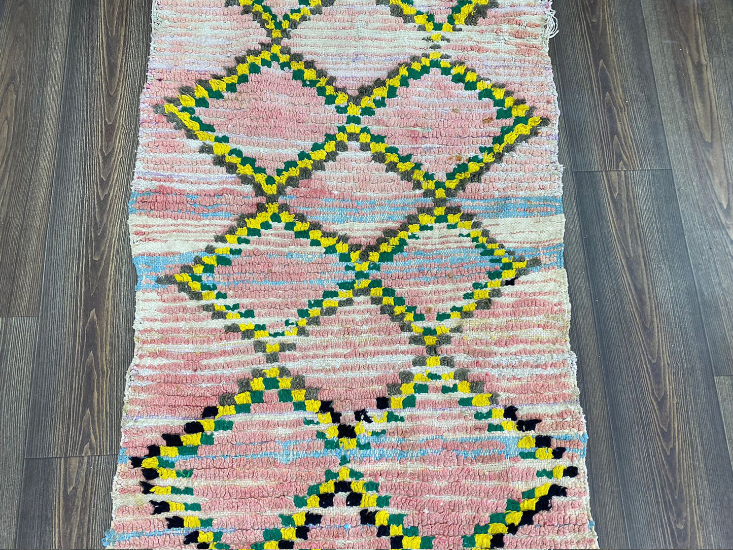 Tapis à poils longs wonen étroit berbère de 3 x 10 pieds, tapis de coureur étroit vintage marocain.