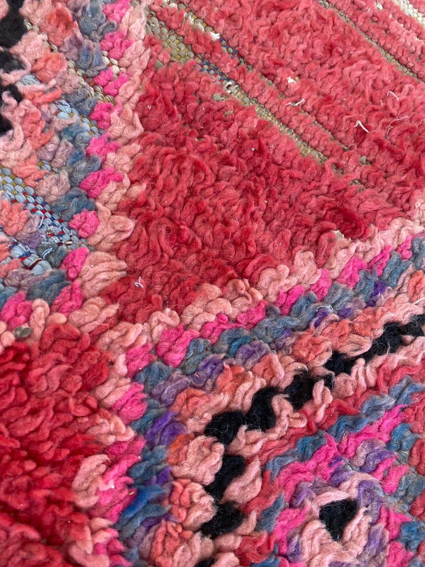 Tapis rouge Boho Vintage, tapis marocain tissé en laine et coton 4x9 pieds.