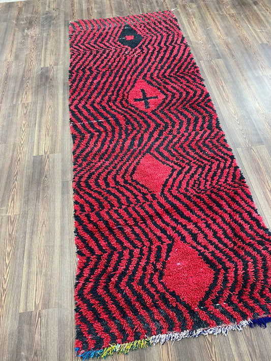 Tapis de couloir berbère rayé rouge et noir 3x10 pieds, tapis de couloir vintage marocain.