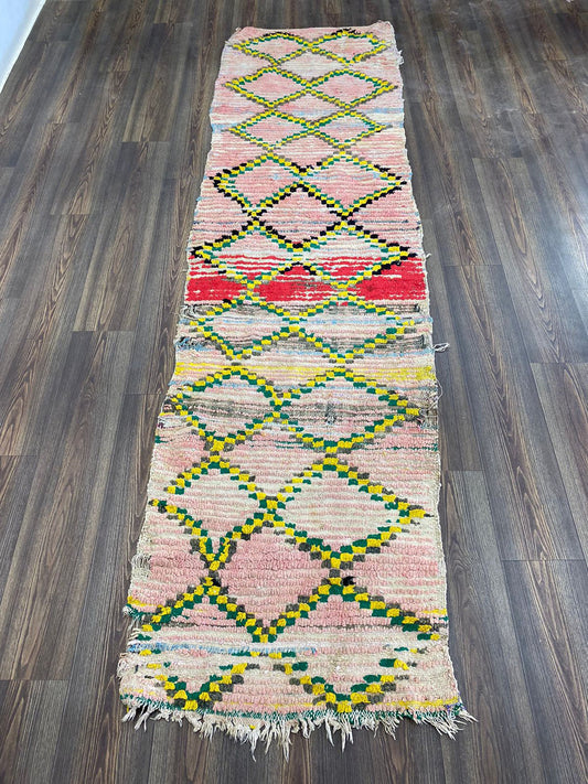 Tapis à poils longs wonen étroit berbère de 3 x 10 pieds, tapis de coureur étroit vintage marocain.