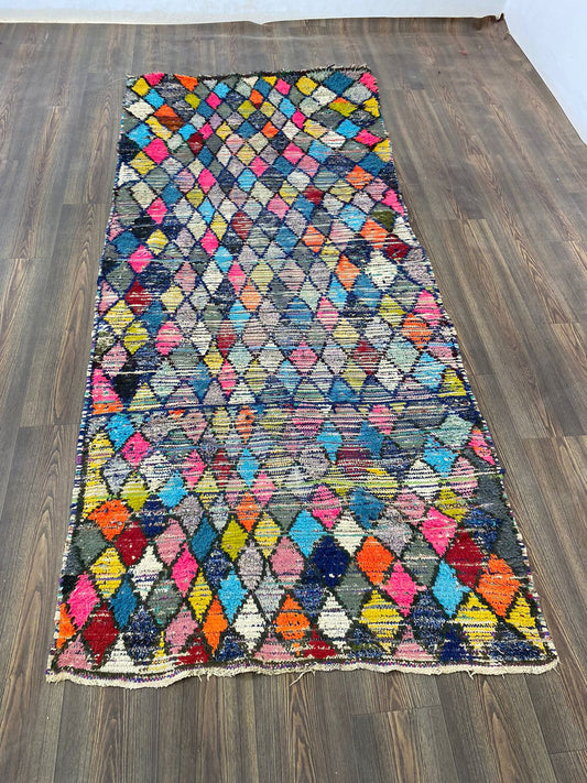 Tapis berbères vintage 4x9 pieds, tapis marocain coloré à losanges.
