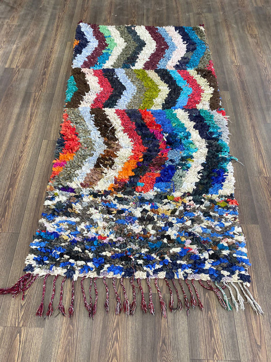 Tapis berbère marocain vintage Boucherouite 3x7, petit tapis coloré à chevrons.