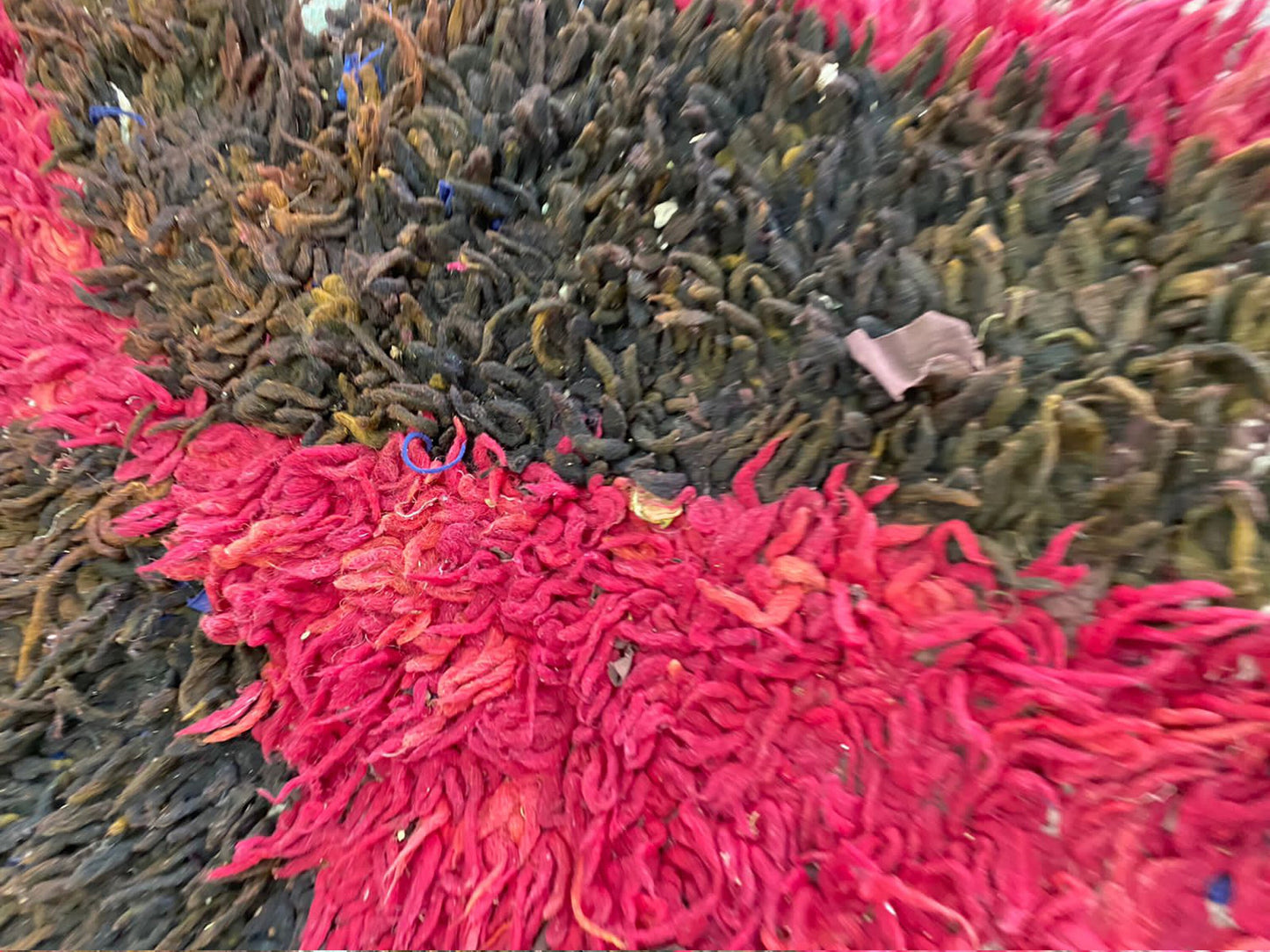 Tapis marocain vintage rouge et noir 3x10 pieds. Tapis berbères étroits et de grande taille