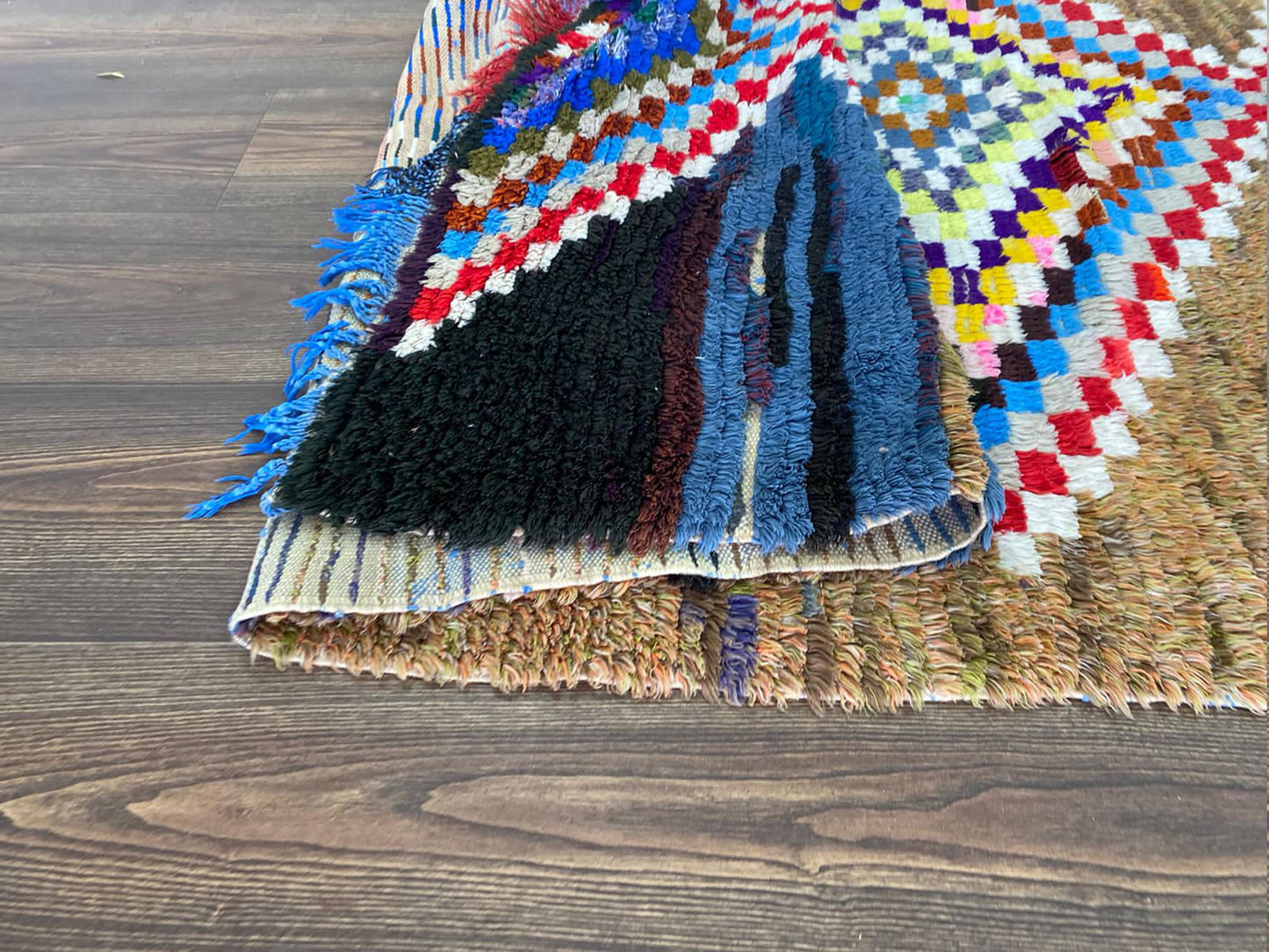 Tribal Berber vintage area Rug. Moroccan woven Small Rugs, 4x6 ft.