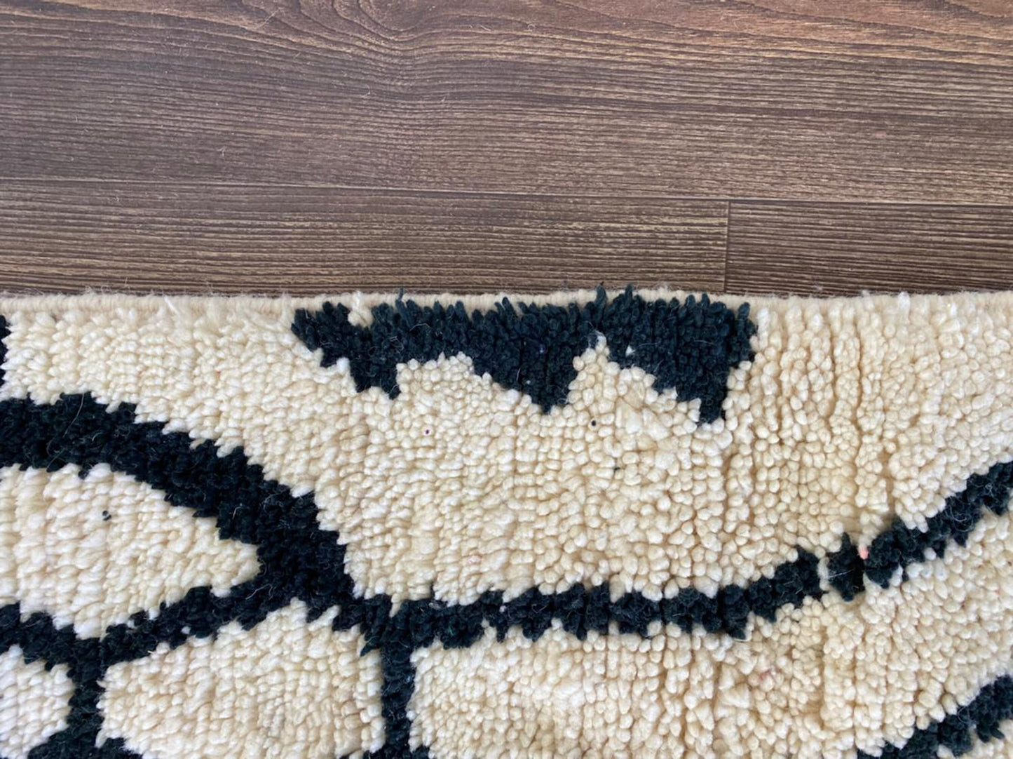 Grand tapis marocain à chevrons, 8x5, tapis tissés Beni Ourain.