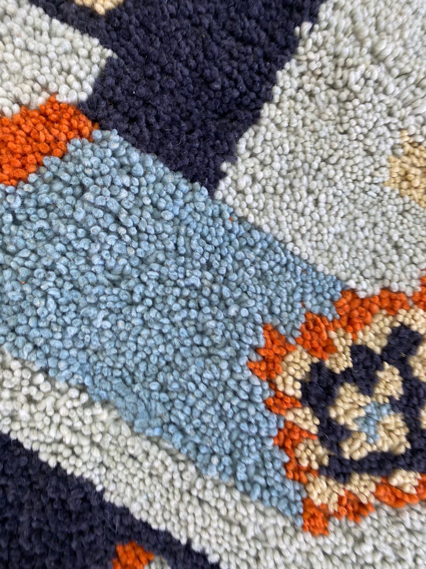 Tapis doux abstrait marocain coloré de 6 x 4 pieds.