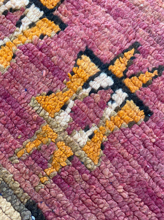 Tapis décoratif marocain vintage en laine 4x9 pieds.