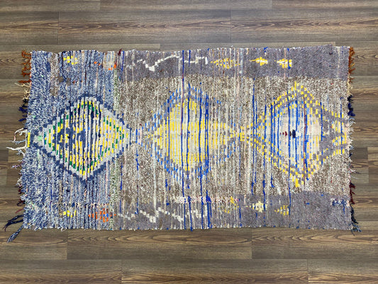 Tapis marocain coloré de petite taille, style vintage. Tapis berbère à poils longs de 3 x 5 pouces.