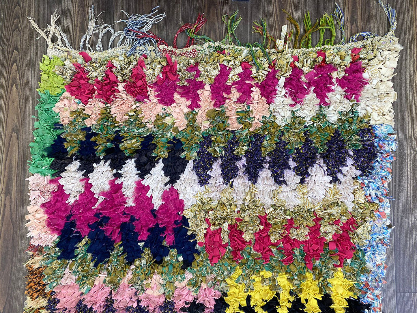 Tapis long de couloir berbère marocain Boucherouite 3x10 coloré.