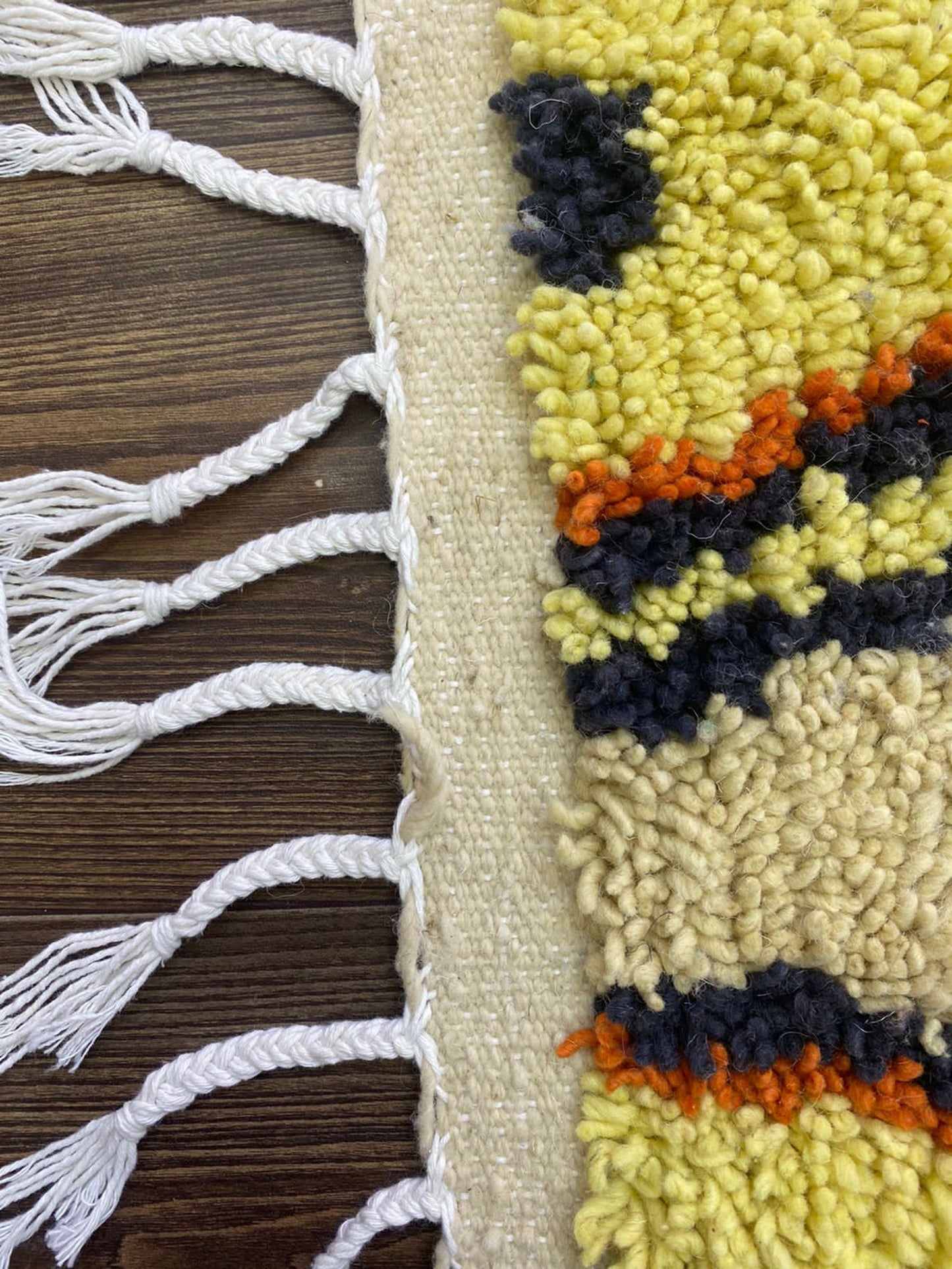 Tapis marocain abstrait coloré de 6 x 4 pieds.