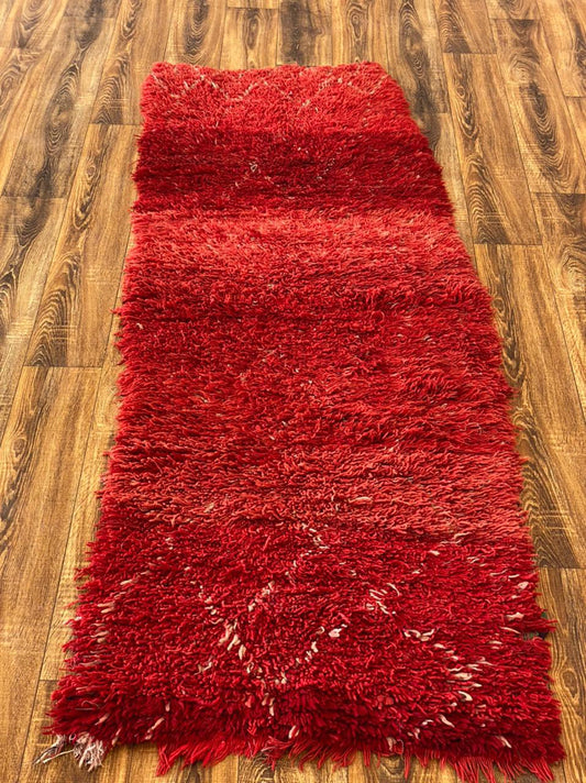 Tapis berbère marocain étroit rouge 2x7. Tapis étroits bohèmes vintage