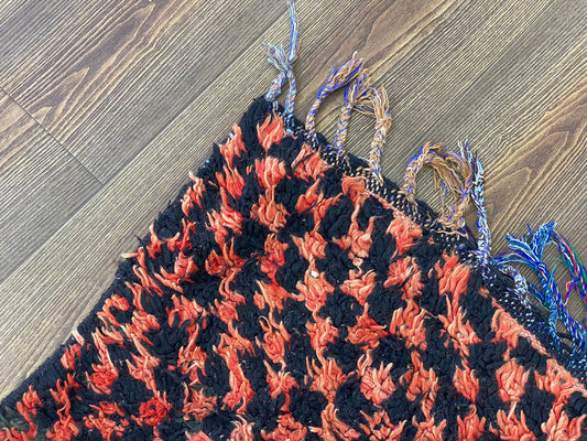 Tapis de couloir vintage en coton rouge et noir 3x10 pieds.