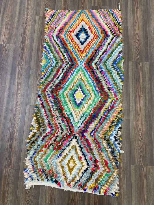 Tapis berbère marocain étroit de 3 pieds sur 6 pieds, tapis tribal vintage coloré.