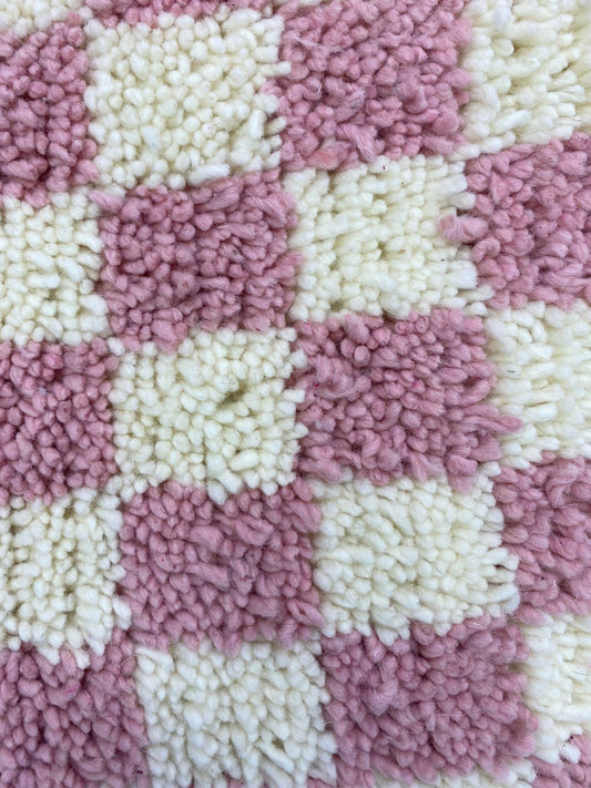 Pouf marocain berbère en farine à carreaux roses,