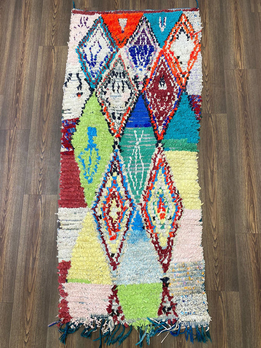 Tapis berbère Boucherouite vintage 3x6 en forme de losanges. Petit tapis de couloir coloré.