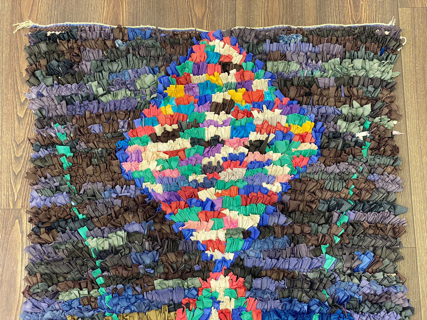 Tapis Boucherouite Vintage, tapis marocain tissé en losanges 3x7.