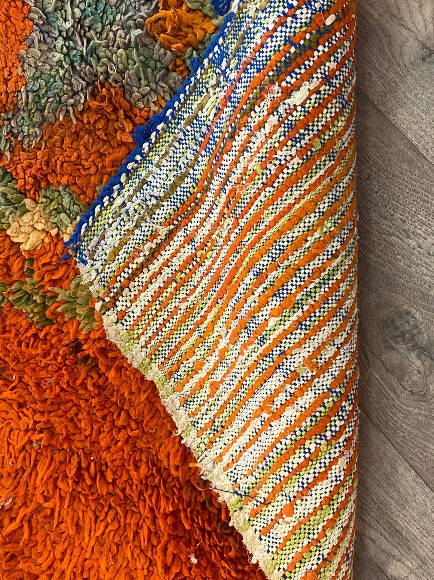 4x6 FT Moroccan vintage area wool rugs.