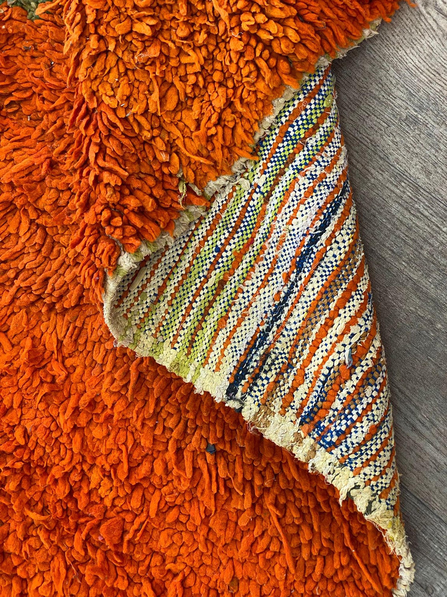 4x6 FT Moroccan vintage area wool rugs.