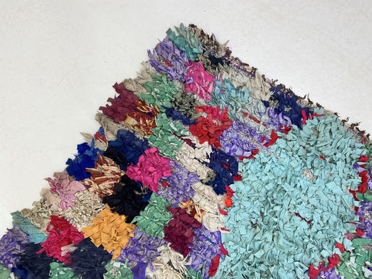 Tapis de couloir Boucherouite 4x8, tapis de couloir vintage marocain.