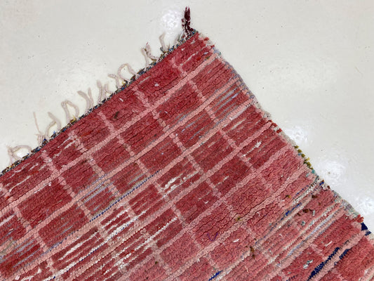 Tapis marocain en grille 3x6, tapis de couloir vintage en laine usée.