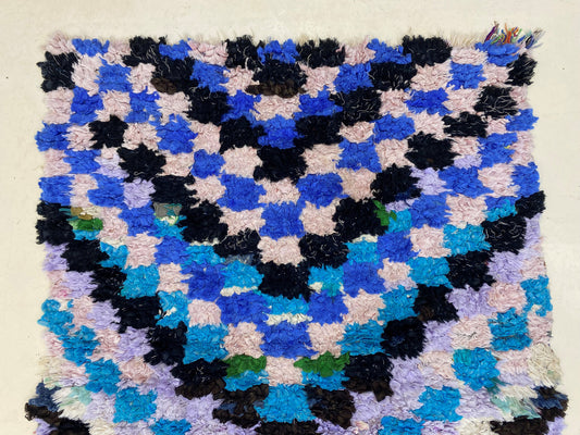 Tapis de couloir Boucherouite Vintage 3x8, tapis de couloir marocain à carreaux colorés.