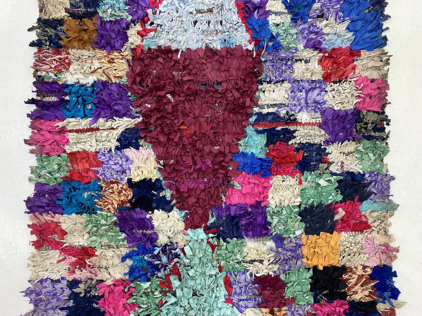 Tapis de couloir Boucherouite 4x8, tapis de couloir vintage marocain.