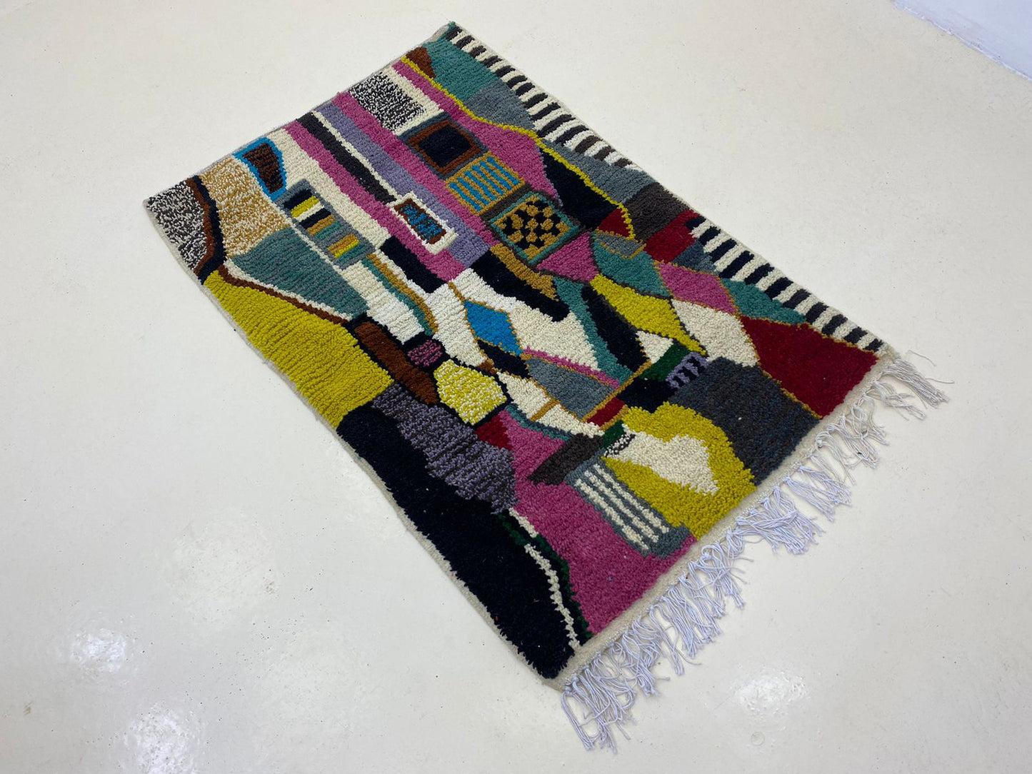 Tapis fait main, tapis berbère en laine - Tapis marocains personnalisés pour le salon.