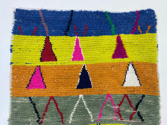 Tapis berbère personnalisé fait main pour le salon, tapis marocain authentique.